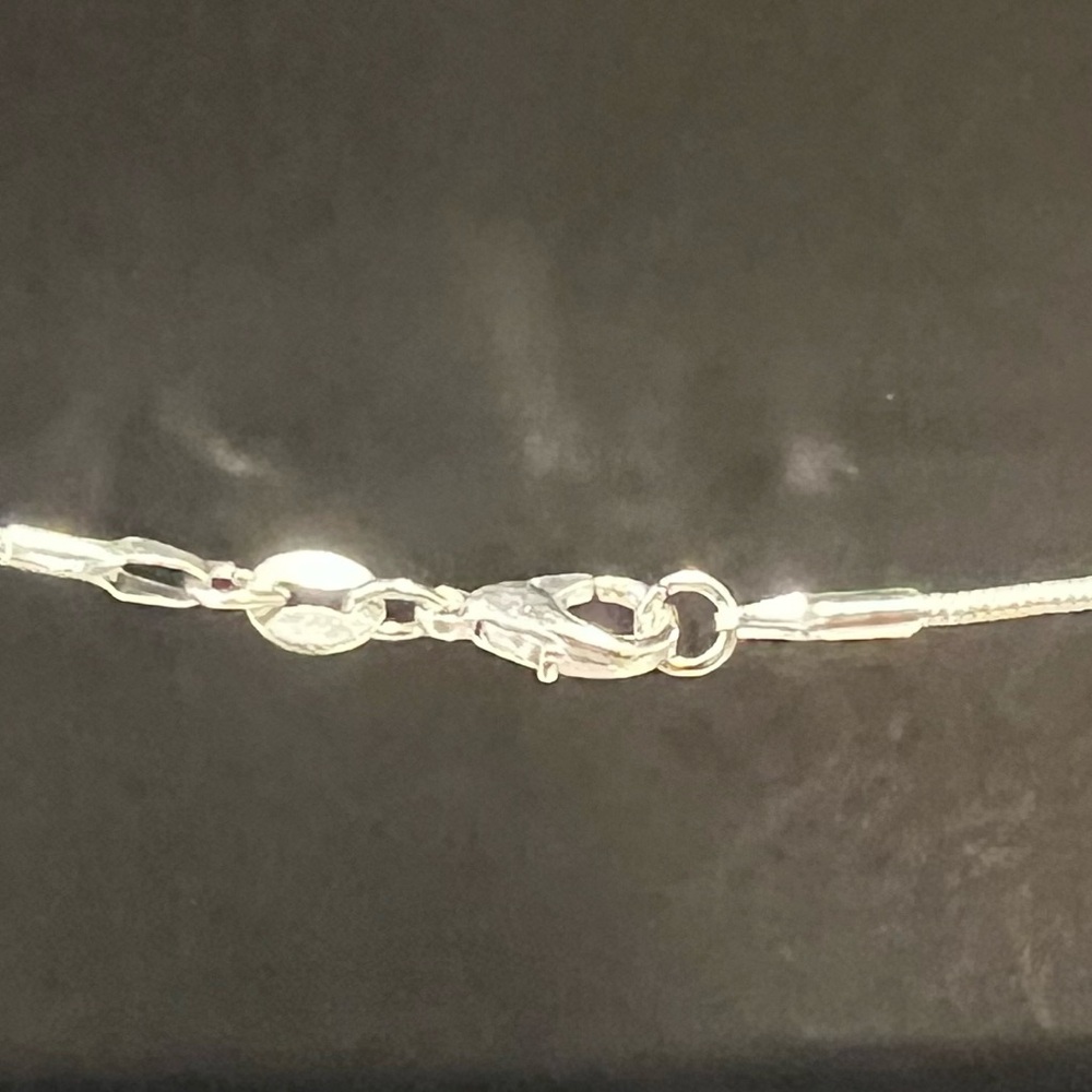 🆕 Elegant Silver 925 Necklace (18 inches) - Picture 2 of 2